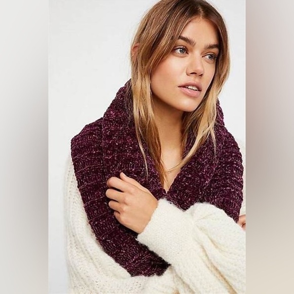 Last minute Gift Free People Love Bug Chenille Cowl